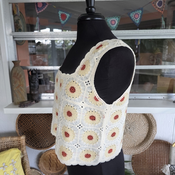 Rebellion Crochet Floral Crop Top - Cream and Red Daisy Jones Aesthetic - Picture 4 of 10